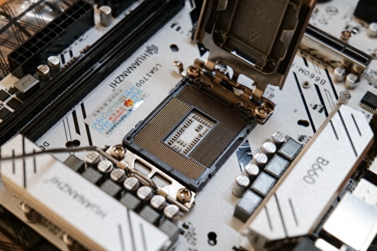 12400+H610不是最优解！华南B660M-PLUS主板能胜任？|华南金牌