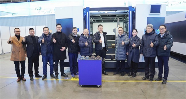 嘉泰激光携手凯普林、柏楚电子联合发布全球首台雷霆100kW超高功率切割设备