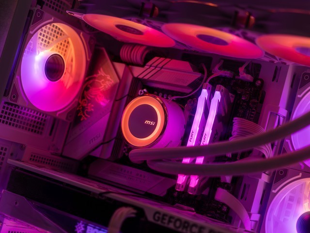 7月装机推荐，给自己一套13700KF+4080S的白色海景房