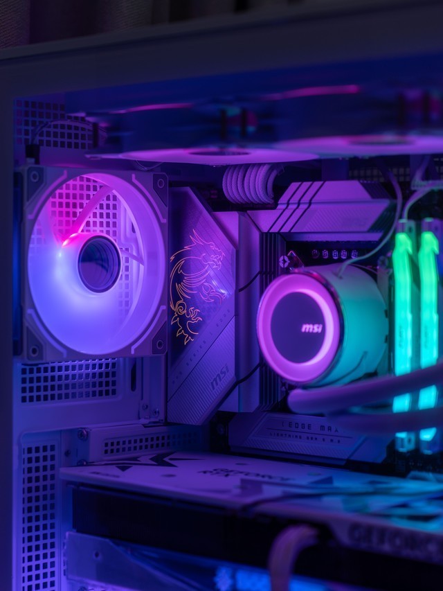 7月装机推荐，给自己一套13700KF+4080S的白色海景房