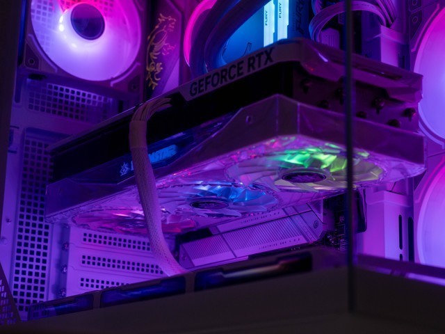 7月装机推荐，给自己一套13700KF+4080S的白色海景房