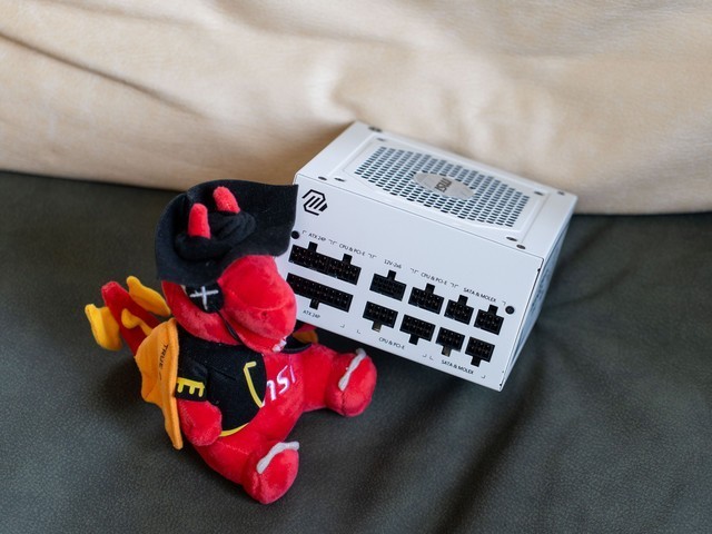 7月装机推荐，给自己一套13700KF+4080S的白色海景房