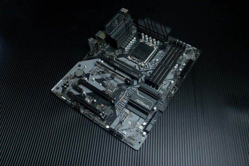 性价比之选，华擎Z690 Pro RS主板应该怎么搭配CPU和显卡