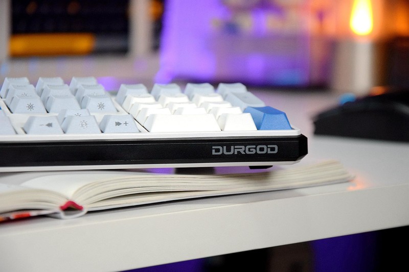 超长续航，凯华定制TURBO轴体,白色背光支持热插拔，这键盘太稳了