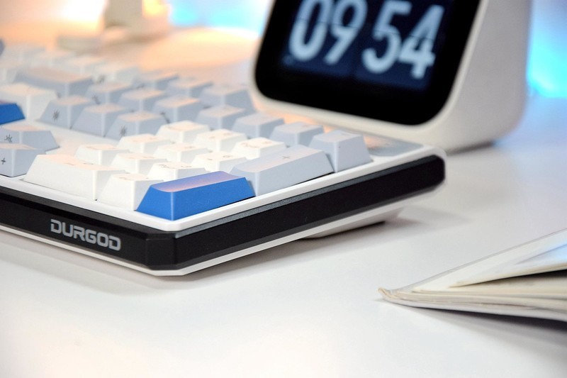 超长续航，凯华定制TURBO轴体,白色背光支持热插拔，这键盘太稳了