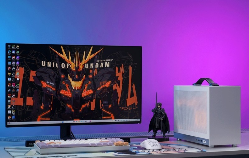 过年回家带着12.4L小钢炮主机，和女朋友一起玩《幻兽帕鲁》