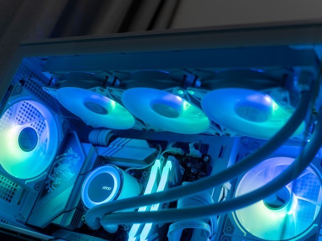 7月装机推荐，给自己一套13700KF+4080S的白色海景房