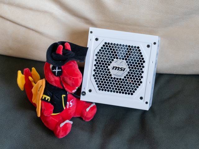 7月装机推荐，给自己一套13700KF+4080S的白色海景房