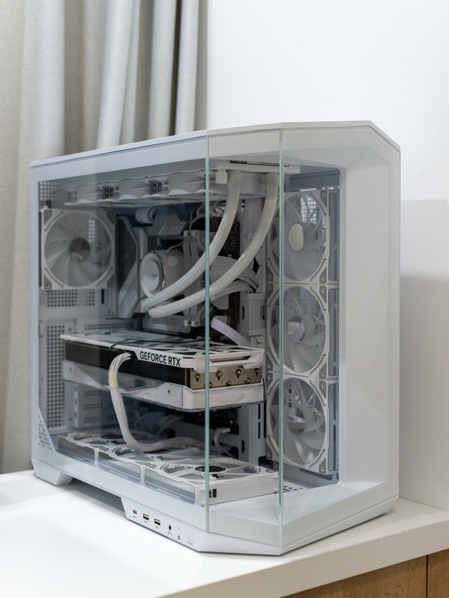 7月装机推荐，给自己一套13700KF+4080S的白色海景房