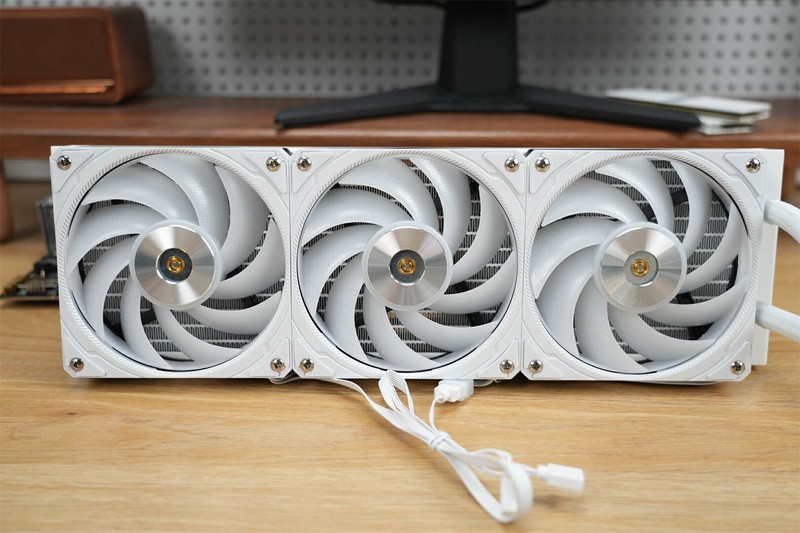 Thermaltake The Tower 600评测：全能机箱，姿态万千，怎么装都吸睛