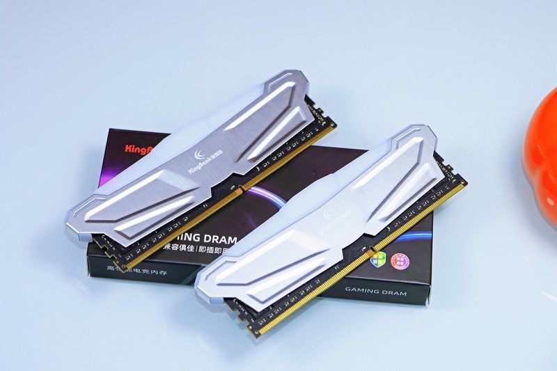 稳超 DDR4 3733 C18，金百达幻光 RGB DDR4 3600 8G*2 上机实测