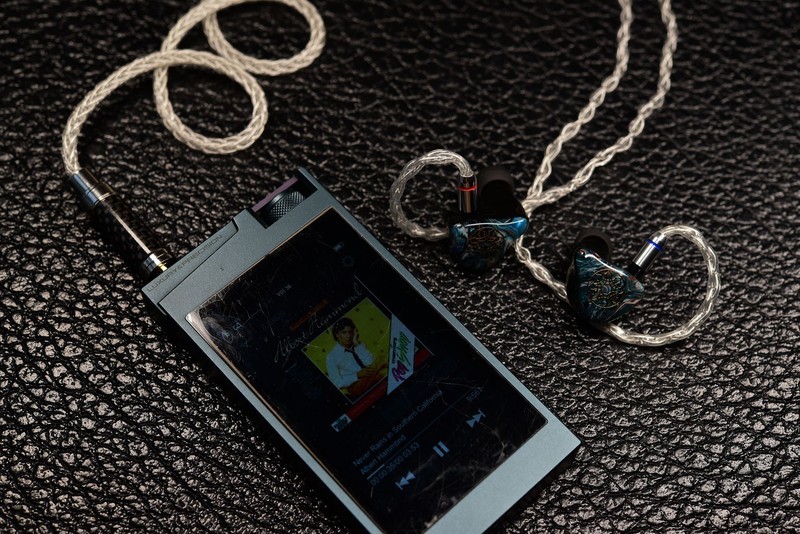 来自11单元圈铁静电的退烧诱惑！SWEEAR 旗舰SR11试听