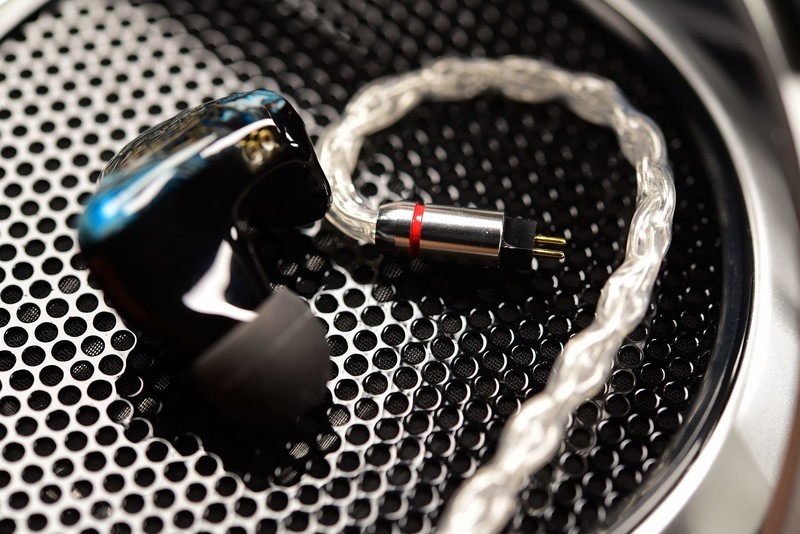 来自11单元圈铁静电的退烧诱惑！SWEEAR 旗舰SR11试听