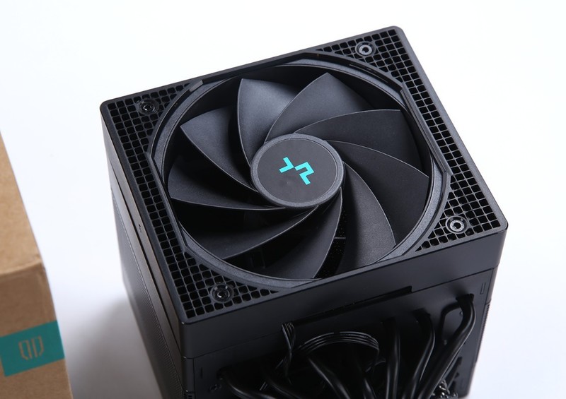 颜值、性能、静音拉满还不够？双模九州风神阿萨辛4旗舰风冷简测