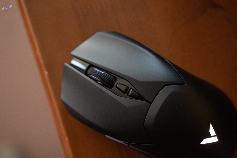 支持4KHz回报还能无线充电，简约不简单的雷柏VT3S游戏鼠标上手