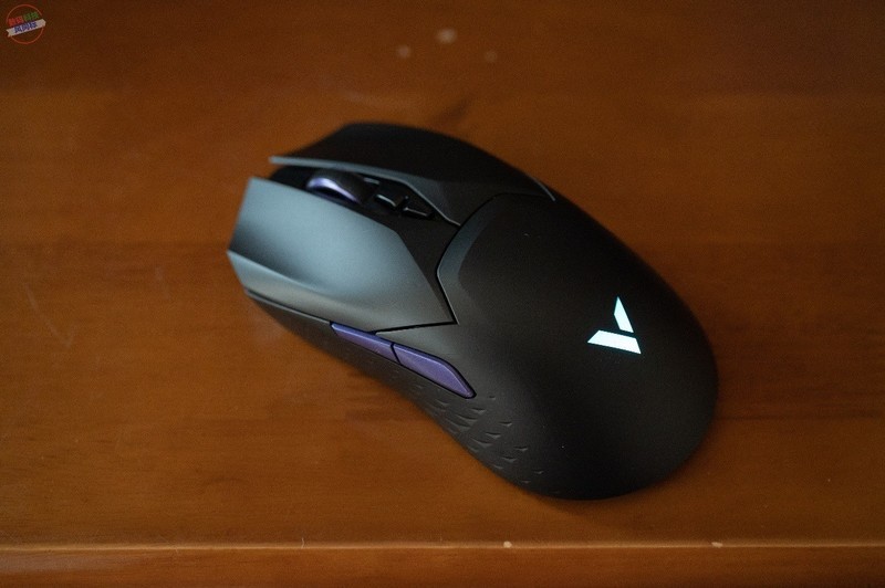 支持4KHz回报还能无线充电，简约不简单的雷柏VT3S游戏鼠标上手