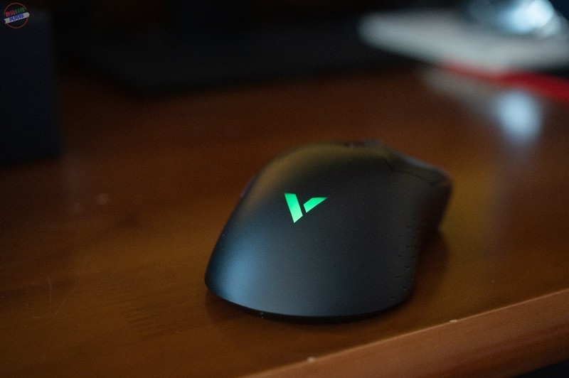 支持4KHz回报还能无线充电，简约不简单的雷柏VT3S游戏鼠标上手