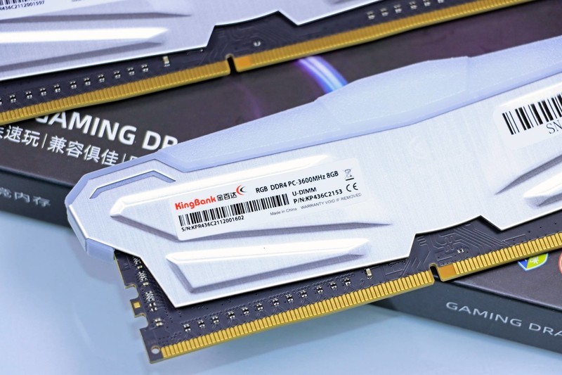 稳超 DDR4 3733 C18，金百达幻光 RGB DDR4 3600 8G*2 上机实测