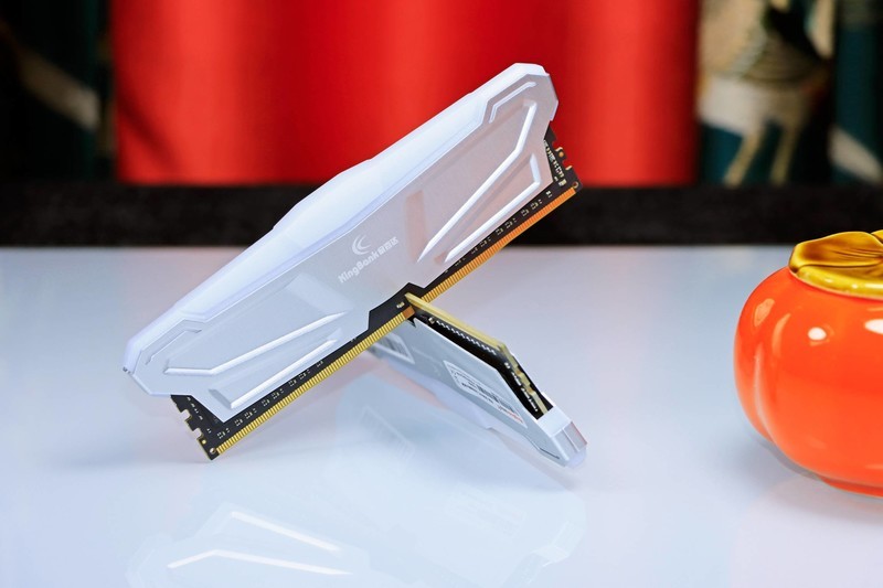 稳超 DDR4 3733 C18，金百达幻光 RGB DDR4 3600 8G*2 上机实测