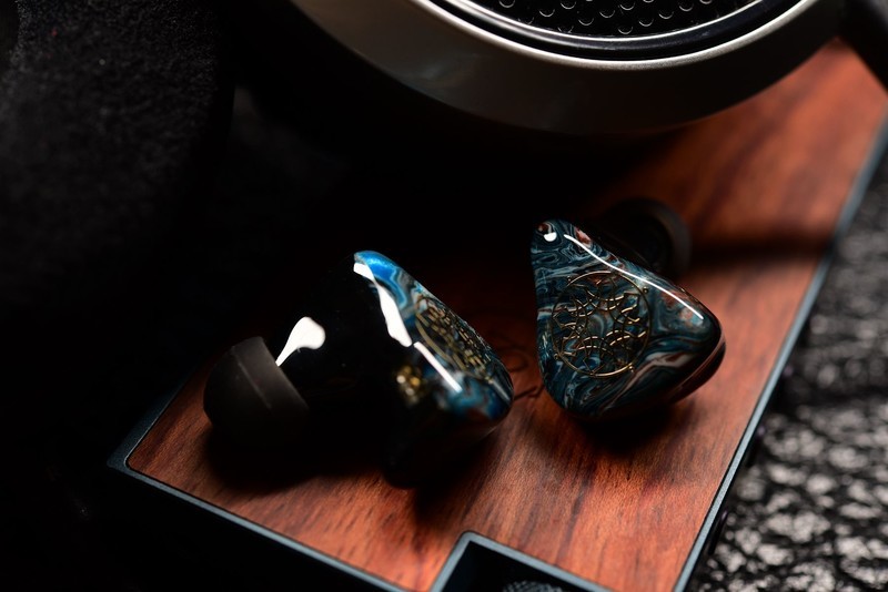 来自11单元圈铁静电的退烧诱惑！SWEEAR 旗舰SR11试听