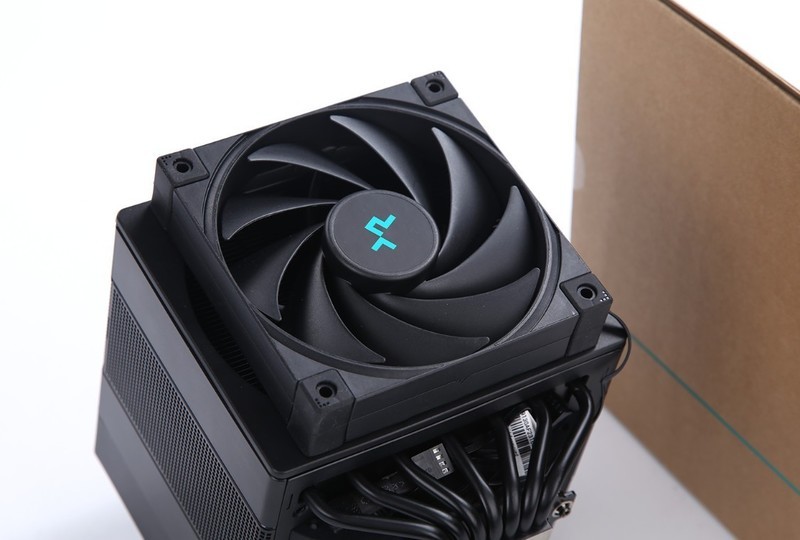 颜值、性能、静音拉满还不够？双模九州风神阿萨辛4旗舰风冷简测