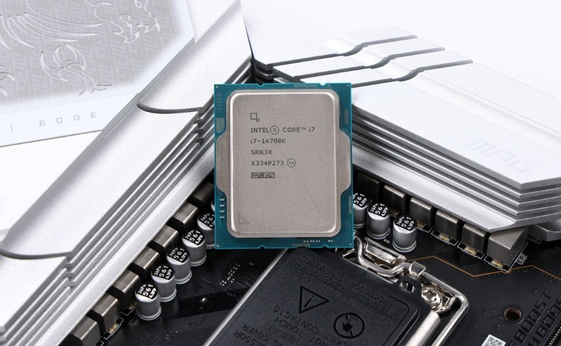 终于入手i7-14700K之后，搭配4080+先马坦克5攒了台黑色硬核主机