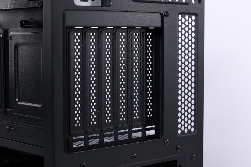 终于入手i7-14700K之后，搭配4080+先马坦克5攒了台黑色硬核主机