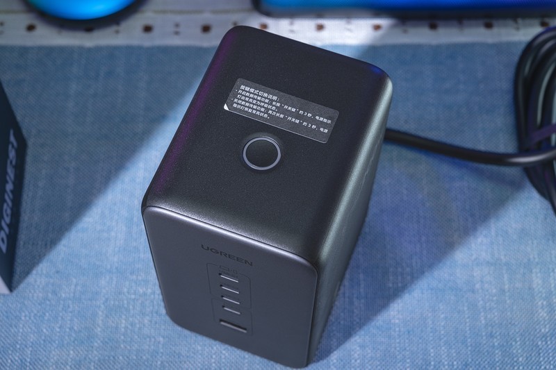 不是显卡买不起，而是桌搭更有性价比，桌面好物绿联200W智充魔盒