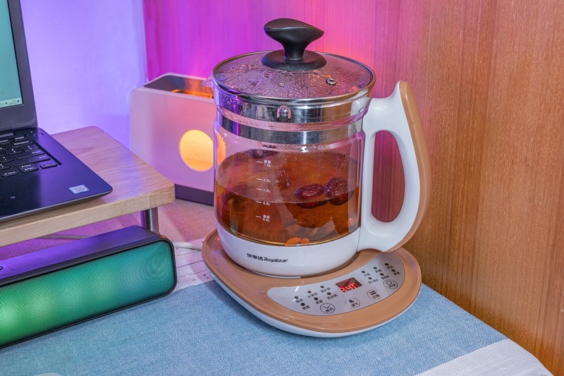 不是显卡买不起，而是桌搭更有性价比，桌面好物绿联200W智充魔盒