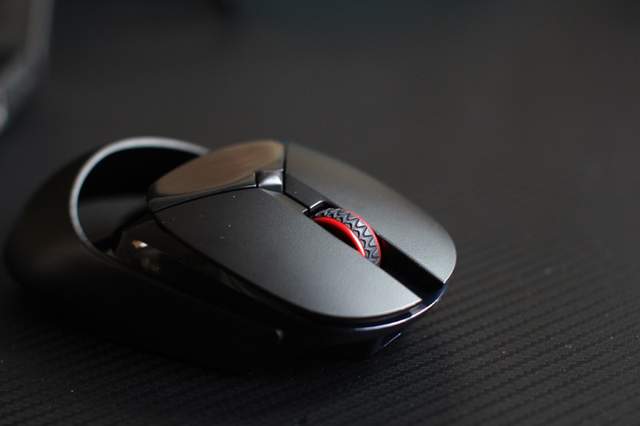 欲善其事，必利其器：雷柏VT960S游戏鼠标上手玩