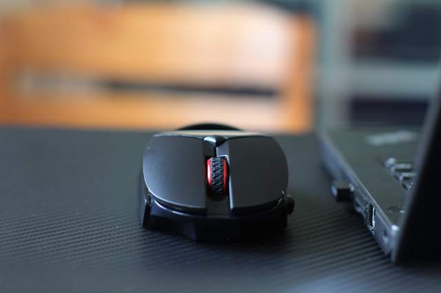 欲善其事，必利其器：雷柏VT960S游戏鼠标上手玩