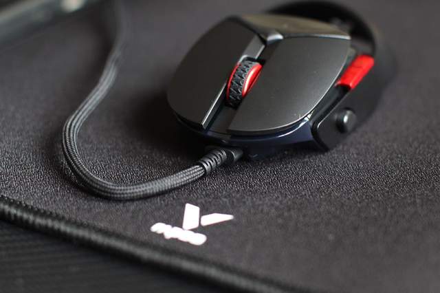 欲善其事，必利其器：雷柏VT960S游戏鼠标上手玩