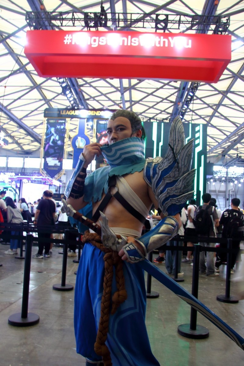 英雄联盟全球总决赛冠军选手Baolan与众多SG惊艳Chinajoy金士顿展台