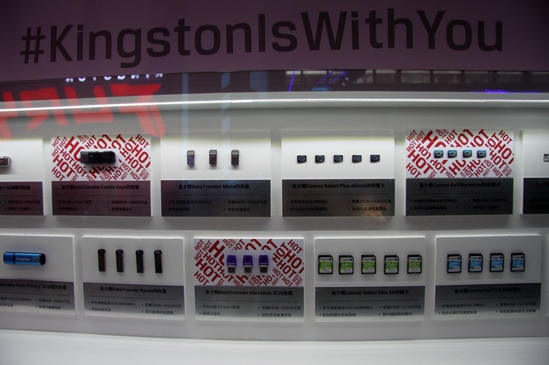 英雄联盟全球总决赛冠军选手Baolan与众多SG惊艳Chinajoy金士顿展台