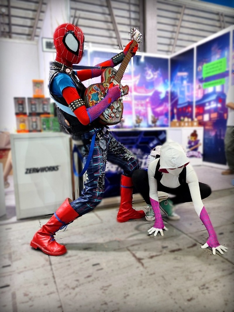 英雄联盟全球总决赛冠军选手Baolan与众多SG惊艳Chinajoy金士顿展台