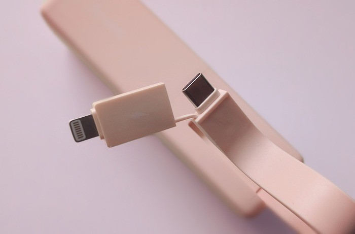 四合一自带双接口，sanag塞那 K30充电宝体验