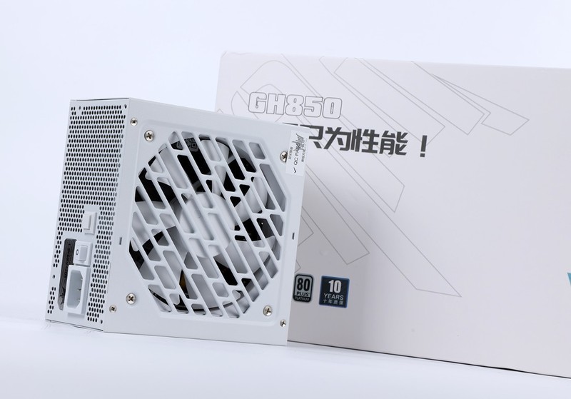 终于入手i7-14700K之后，搭配4080+先马坦克5攒了台黑色硬核主机