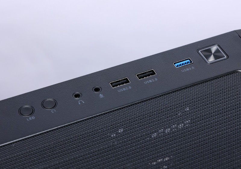 终于入手i7-14700K之后，搭配4080+先马坦克5攒了台黑色硬核主机