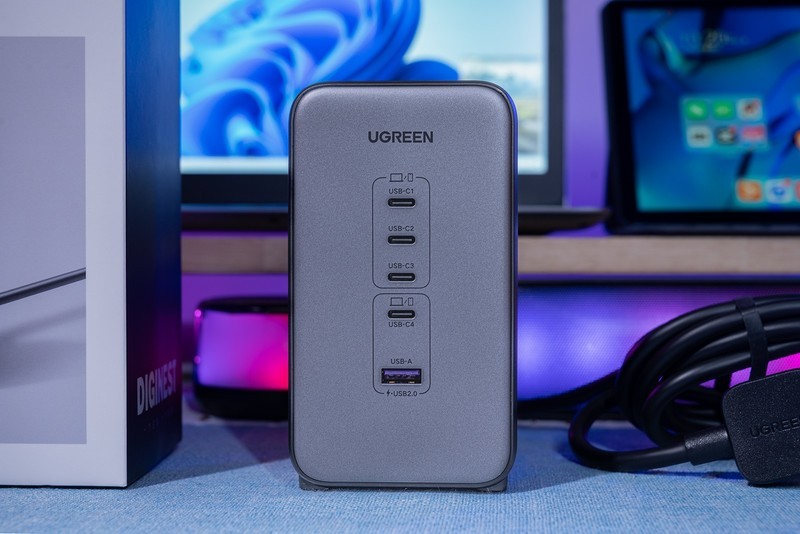 不是显卡买不起，而是桌搭更有性价比，桌面好物绿联200W智充魔盒