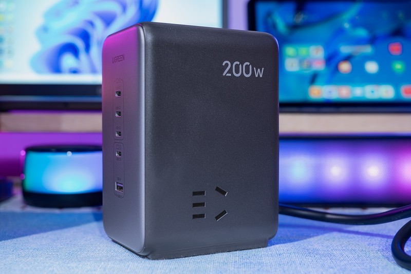 不是显卡买不起，而是桌搭更有性价比，桌面好物绿联200W智充魔盒