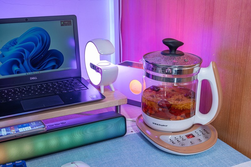 不是显卡买不起，而是桌搭更有性价比，桌面好物绿联200W智充魔盒