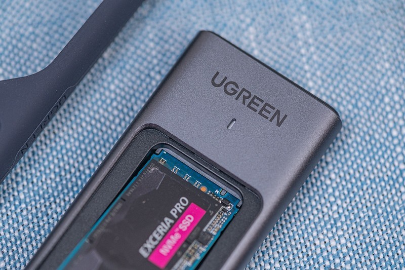 不是显卡买不起，而是桌搭更有性价比，桌面好物绿联200W智充魔盒