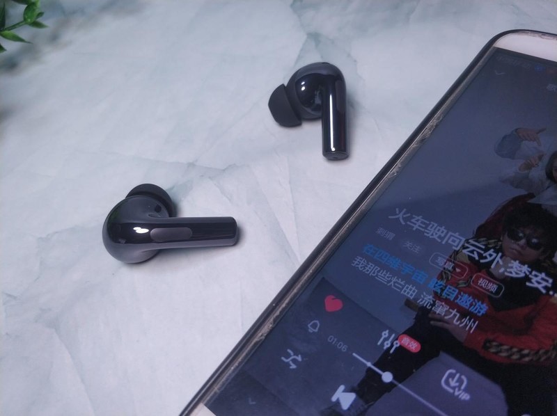 静享旗舰音质，沉浸式游戏体验：一加 Buds 3耳机