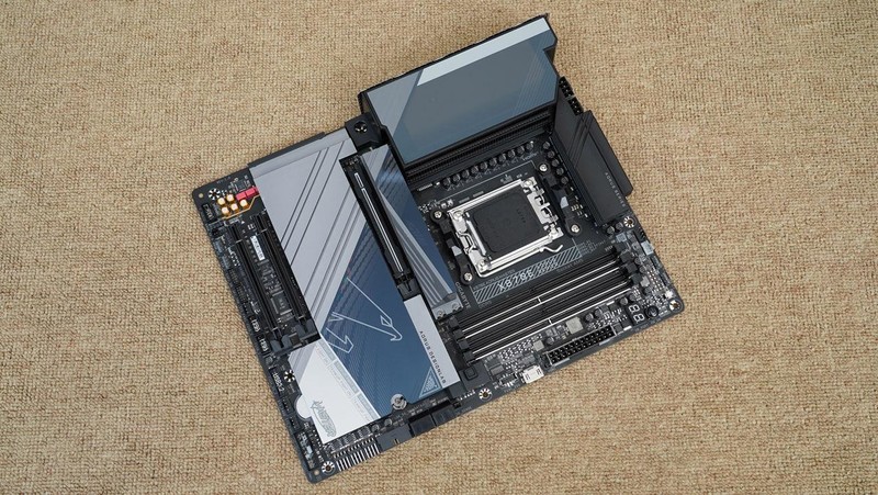 新一代游戏之王？AMD 锐龙7 9800X3D、Intel i9 14900K对比评测