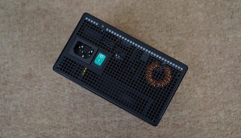 新一代游戏之王？AMD 锐龙7 9800X3D、Intel i9 14900K对比评测