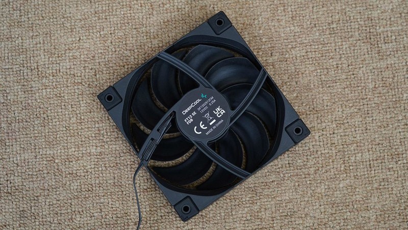 新一代游戏之王？AMD 锐龙7 9800X3D、Intel i9 14900K对比评测