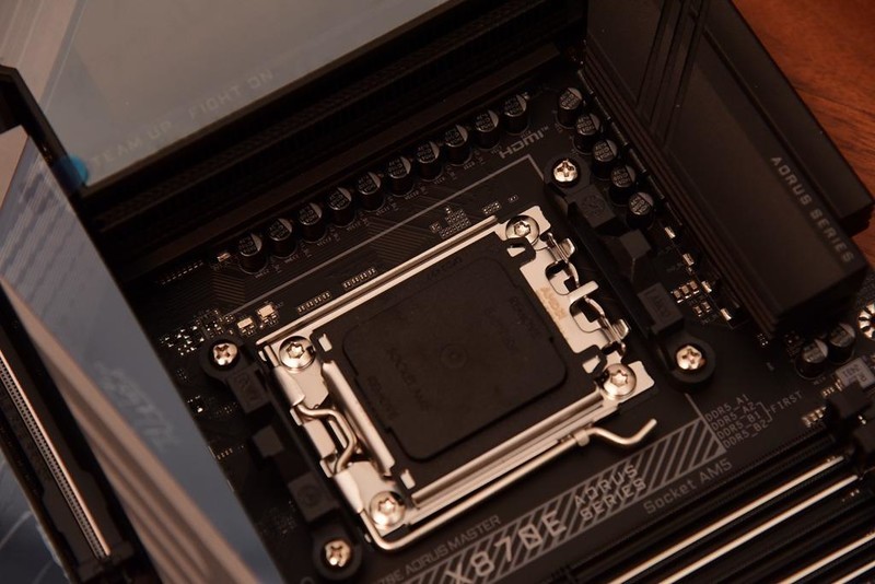 神预言应验！最强游戏CPU出现！Ryzen 7 9800X3D实战各路游戏大作！