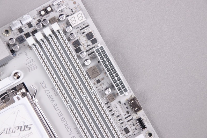 稳带9950X，智能超频很省心，技嘉X870冰雕强堆料主板实测