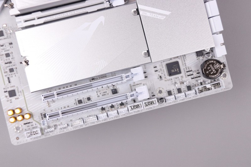 稳带9950X，智能超频很省心，技嘉X870冰雕强堆料主板实测