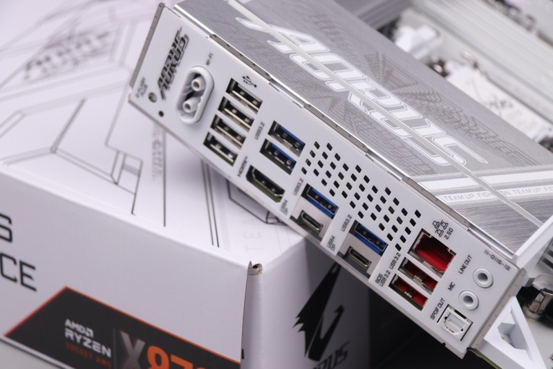 稳带9950X，智能超频很省心，技嘉X870冰雕强堆料主板实测